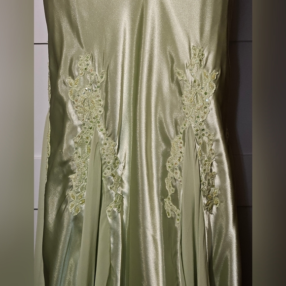 Ignite Evenings by Carol Lin Chartreuse Green Halter Dress - Picture 2 of 13